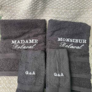 Box Couple Personnalisée – Set de 2 Serviettes 70x140 cm et 2 mini serviette, Cadeau Unique pour Couple, Saint valentin mariage