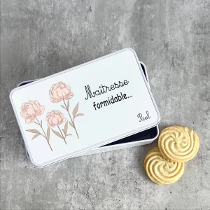 Boîte à biscuits Maîtresse formidable personnalisée – Boîte métal 18x13 cm- Cadeau fin d’année scolaire –Motif floral pastel + prénom