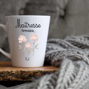 Mug latte Maîtresse formidable personnalisé – Mug en céramique avec fleurs roses – Cadeau pour la maîtresse – Personnalisation avec prénom