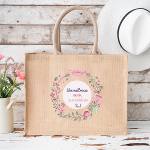 Grand sac en jute “Une maîtresse en or” personnalisé – Cadeau fin d’année scolaire – Format 40 cm – Motif floral rose – Prénom enfant