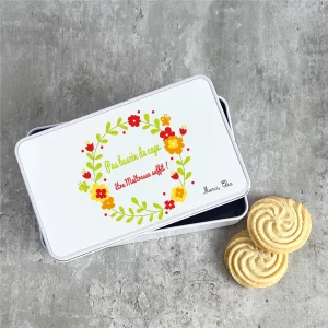 Boîte à biscuits Maîtresse “Pas besoin de cape” personnalisée –Cadeau fin d’année scolaire– Boîte métal avec prénom– Fleurs rouges et jaunes