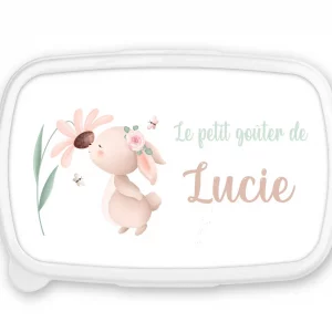 Boîte à goûter personnalisée – Motif Lapin – Prénom enfant – Fond rose – 18,5 x 12,7 x 6 cm