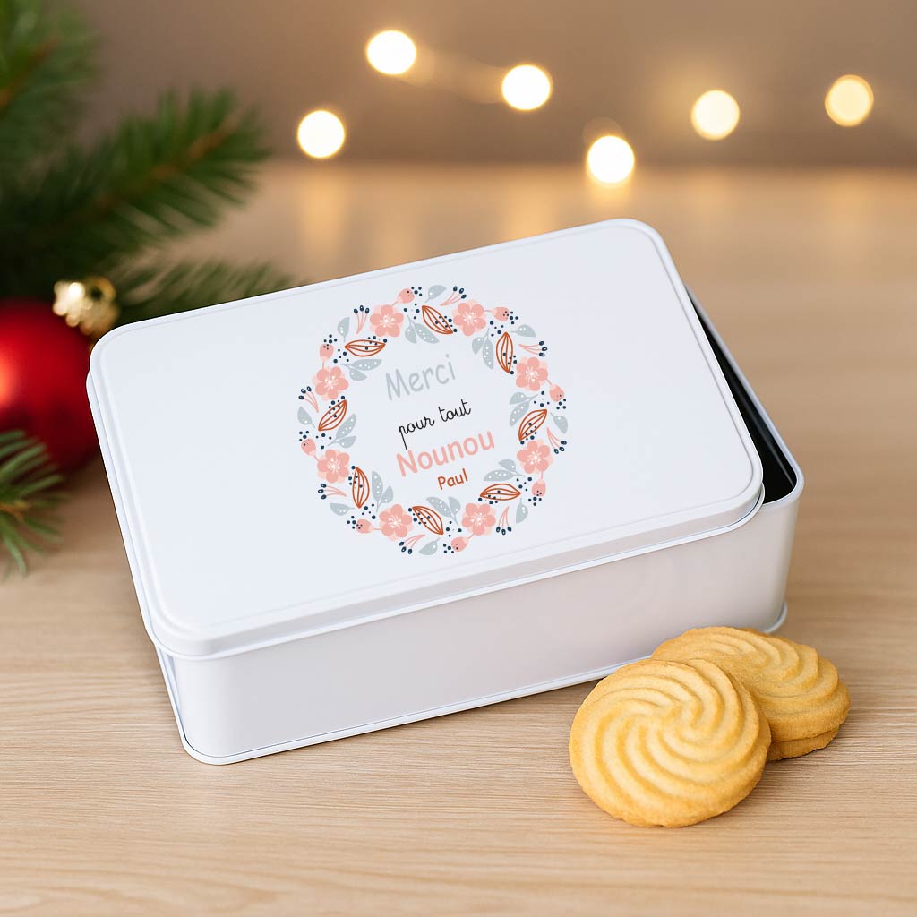 Boîte à biscuits personnalisée “Merci Nounou” – Cadeau fête des nounous ou Noël – Boîte en métal blanche prénom enfant – Couronne fleurs rose et gris – Image 3