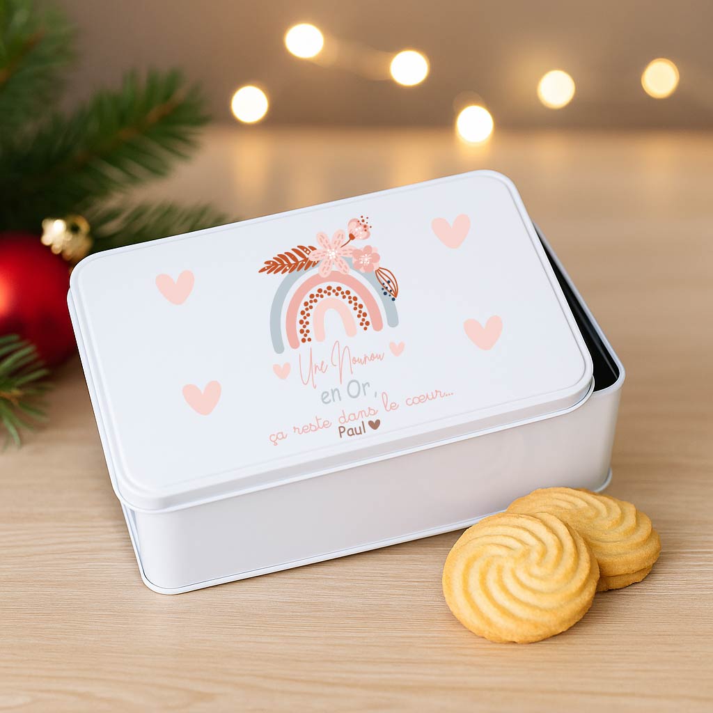 Boîte à biscuits personnalisée “Une Nounou en Or” – Cadeau fête des nounous ou Noël – Boîte souvenir prénom enfant – Arc-en-ciel pastel – Image 2