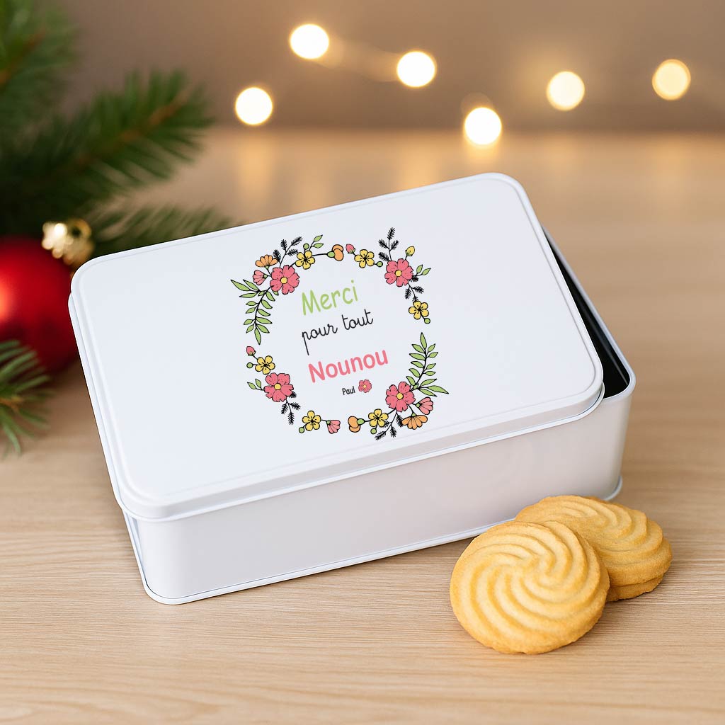 Boîte à biscuits personnalisée “Merci Nounou” – Cadeau fête des nounous ou Noël – Boîte en métal prénom enfant – Couronne de fleurs Bébé Panda – Image 3