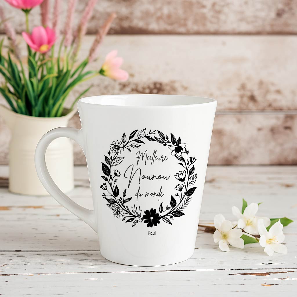 Mug conique “Meilleure Nounou du monde” personnalisé – Cadeau nounou fin d’année ou Noël – Tasse fleurie Bébé Panda