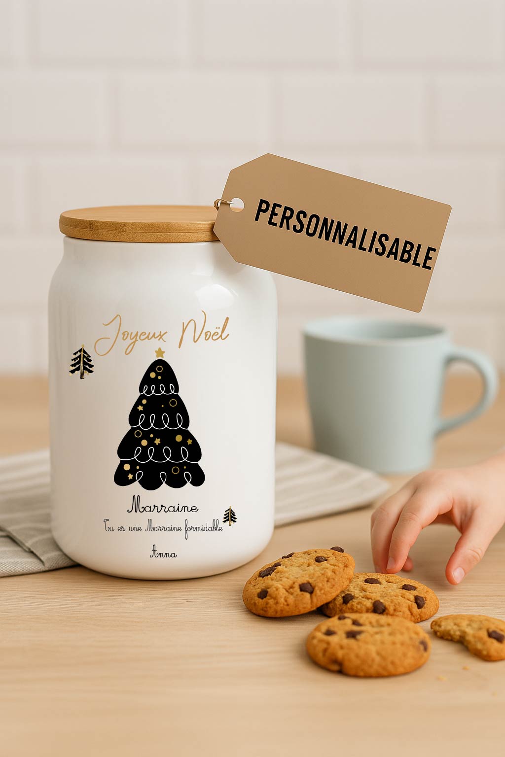 Pot à cookies personnalisable – Cadeau Noël Marraine / Mamie / Nounou – Texte au choix – Bocal céramique avec couvercle bois – Image 2
