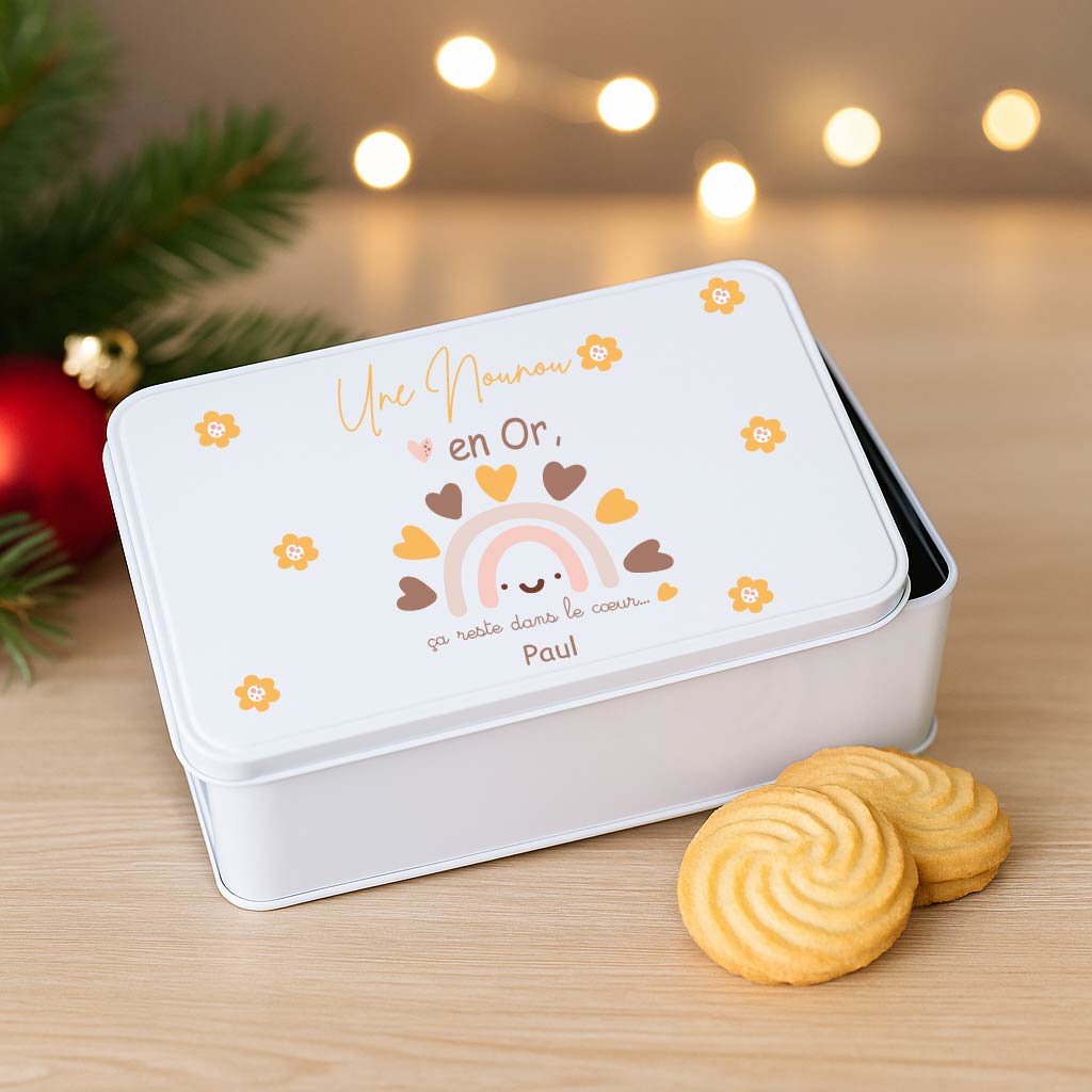Boîte à biscuits personnalisée “Une Nounou en Or” – Cadeau fête des nounous ou Noël – Boîte en métal blanche prénom enfant – Arc-en-ciel et fleurs – Image 3