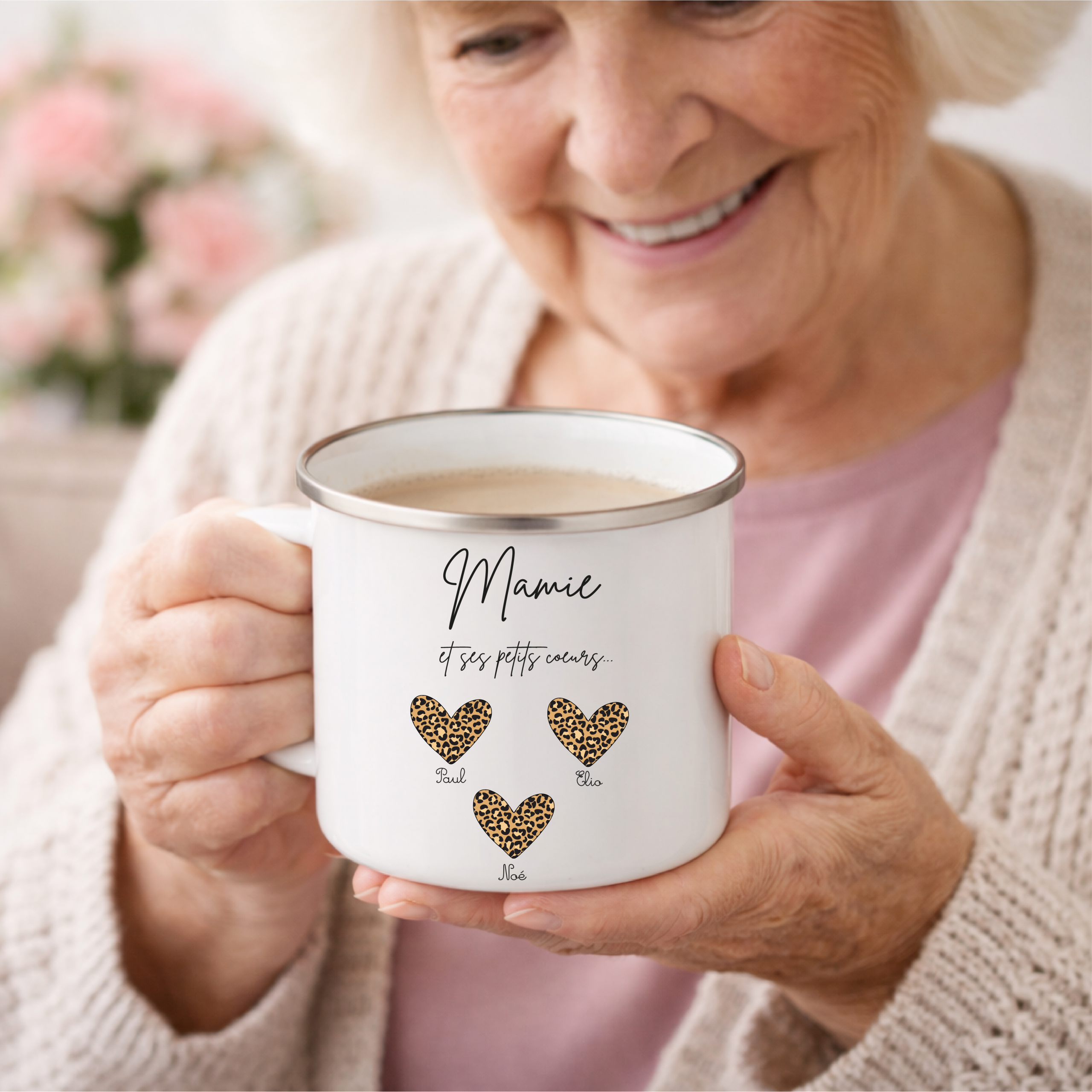Mug Mamie personnalisé cœurs | Mug émaillé 275 ml | Cadeau Fête des Mamies | Cadeau mamie avec prénoms | Tasse mamie cœur léopard