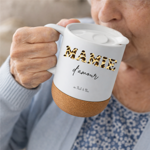 Mug Mamie d’amour personnalisé – Cadeau Fête des Grands-Mères – Mug cœur léopard – Prénoms des petits-enfants – Mug mamie en céramique 330 ml
