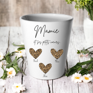 Cache-pot Mamie personnalisé – Mamie et ses petits cœurs – Cadeau Fête des Mamies – Prénoms petits-enfants – Pot de fleur mamie – Cadeau grand-mère